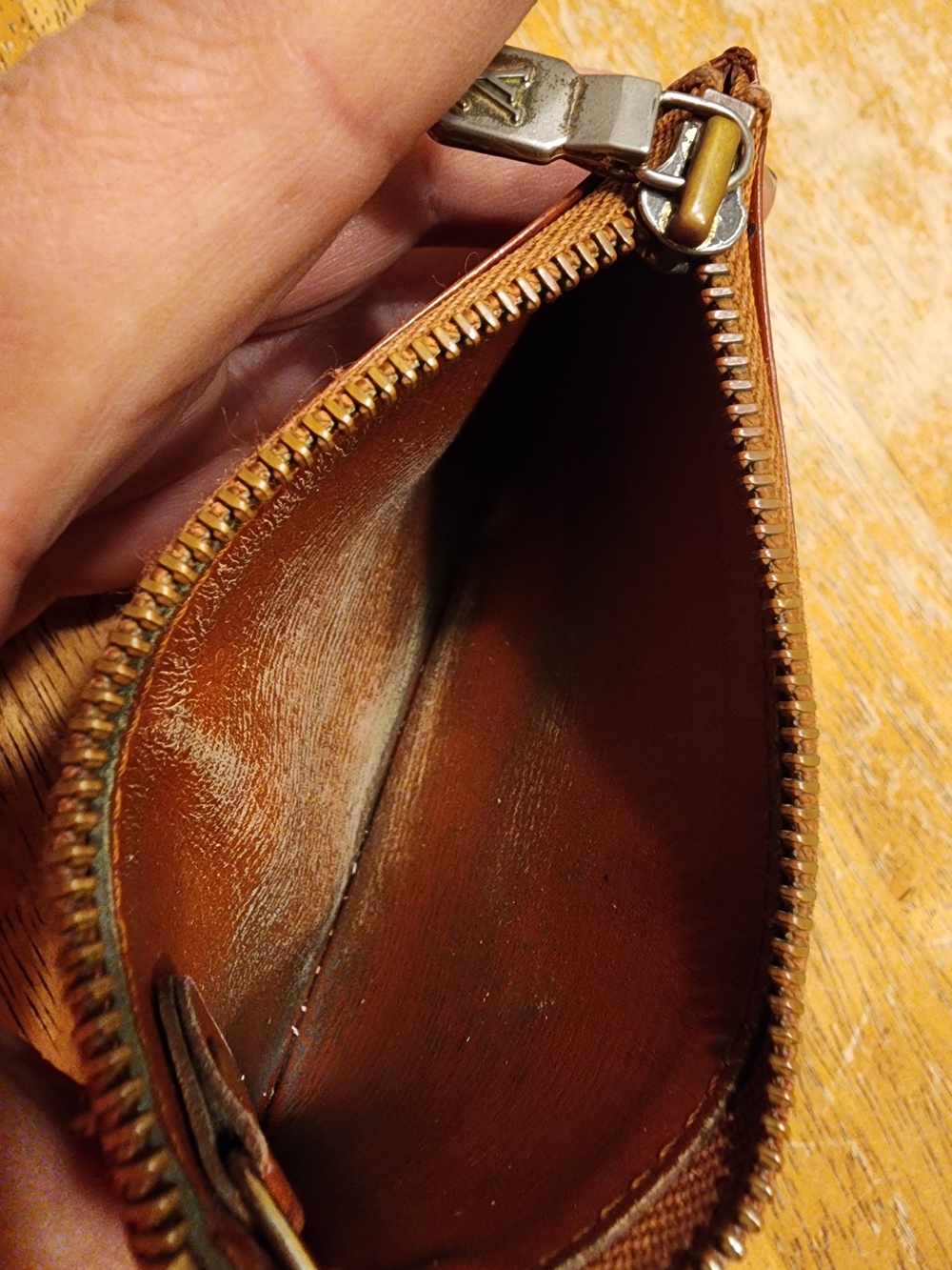 authentic Louis Vuitton Epi Leather Pochette Cles In Kenya Fawn - Picture 7 of 16